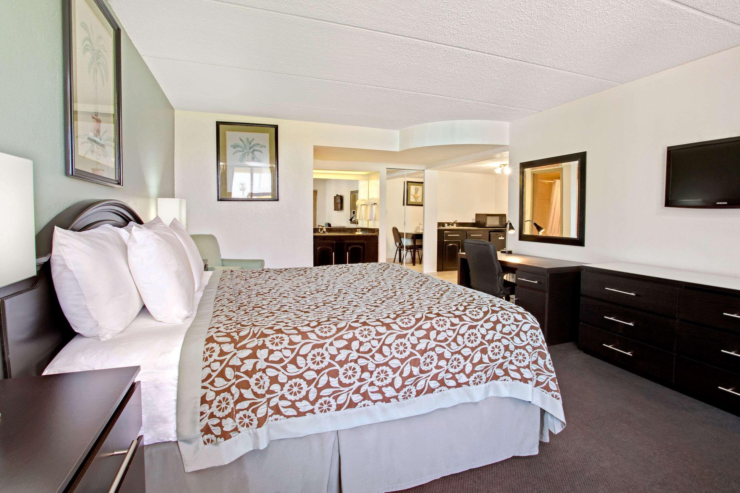 Days Inn By Wyndham Orlando Airport Florida Mall Williamsburg Exterior photo