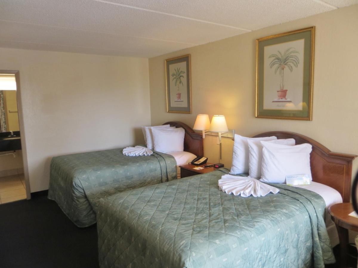 Days Inn By Wyndham Orlando Airport Florida Mall Williamsburg Room photo